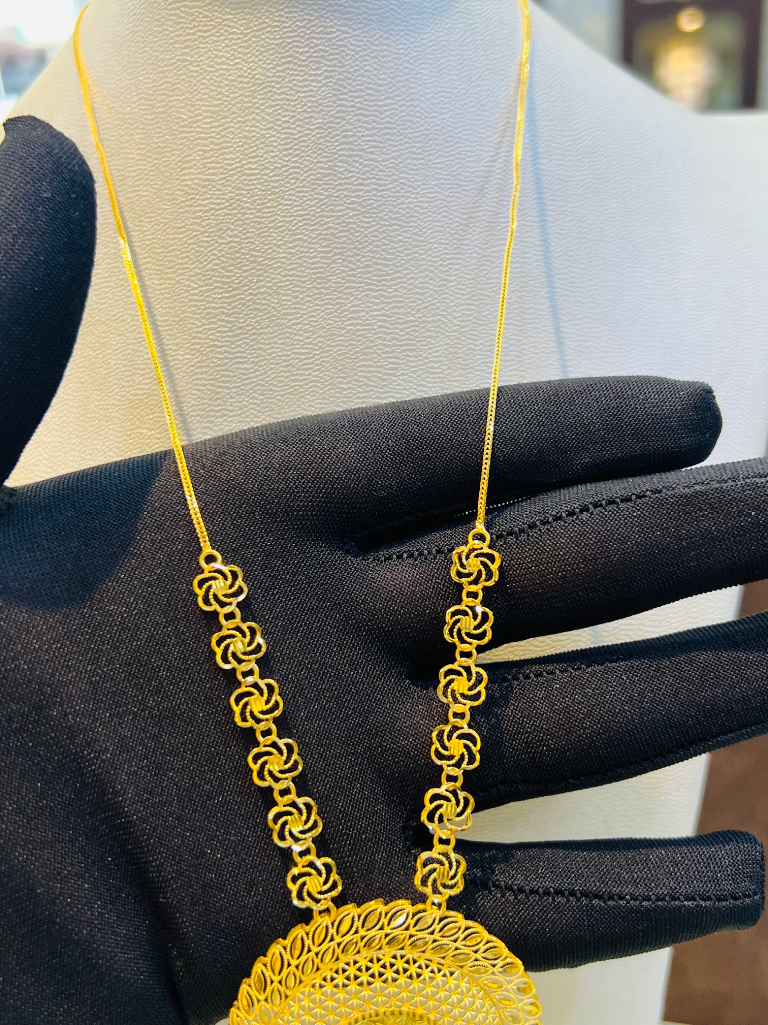 21KT Gold Circular Filigree Long Necklace - Image 4