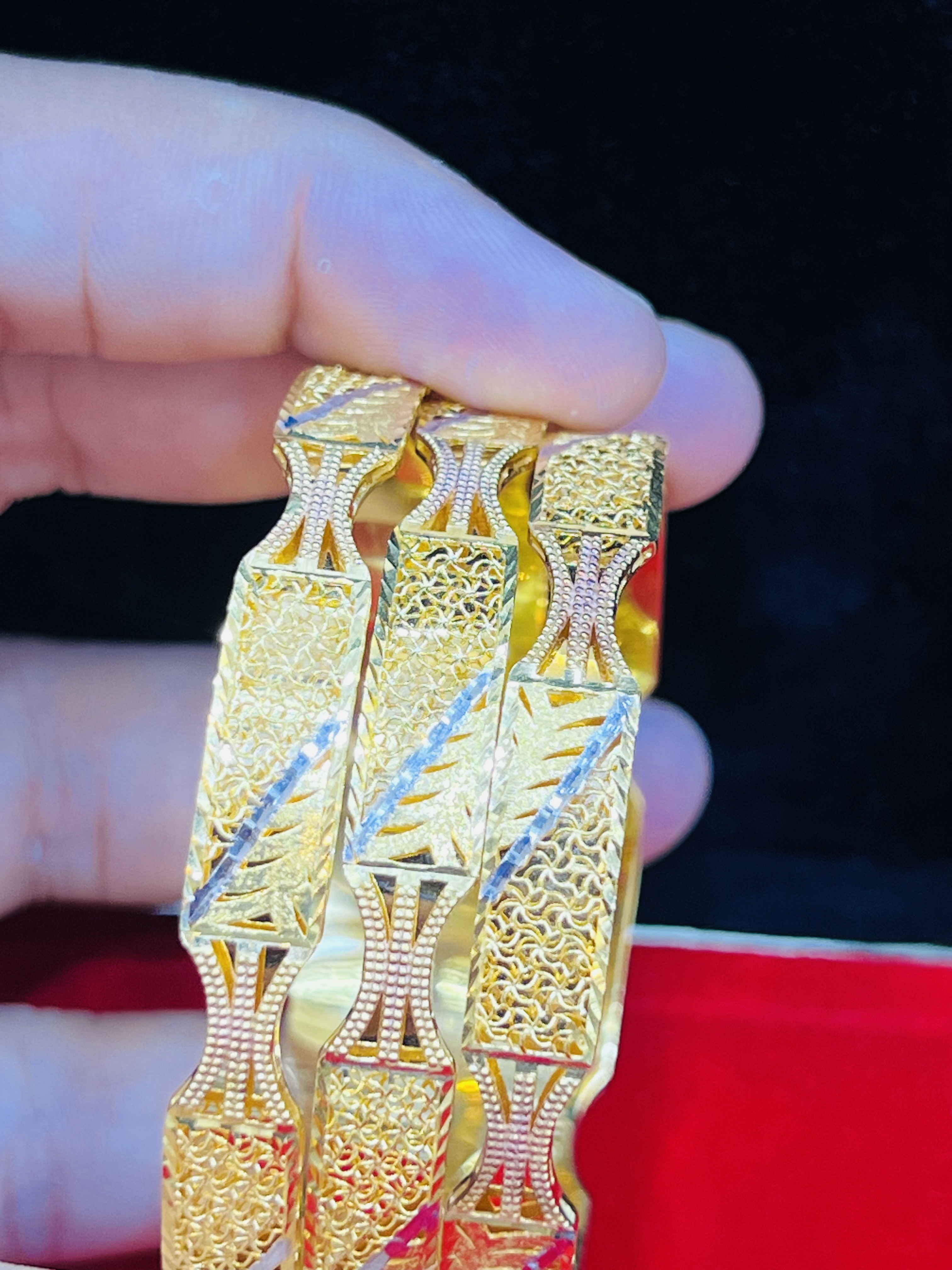 Classic Gold-Tone Textured Bangle Set – 6 Pieces - Image 3