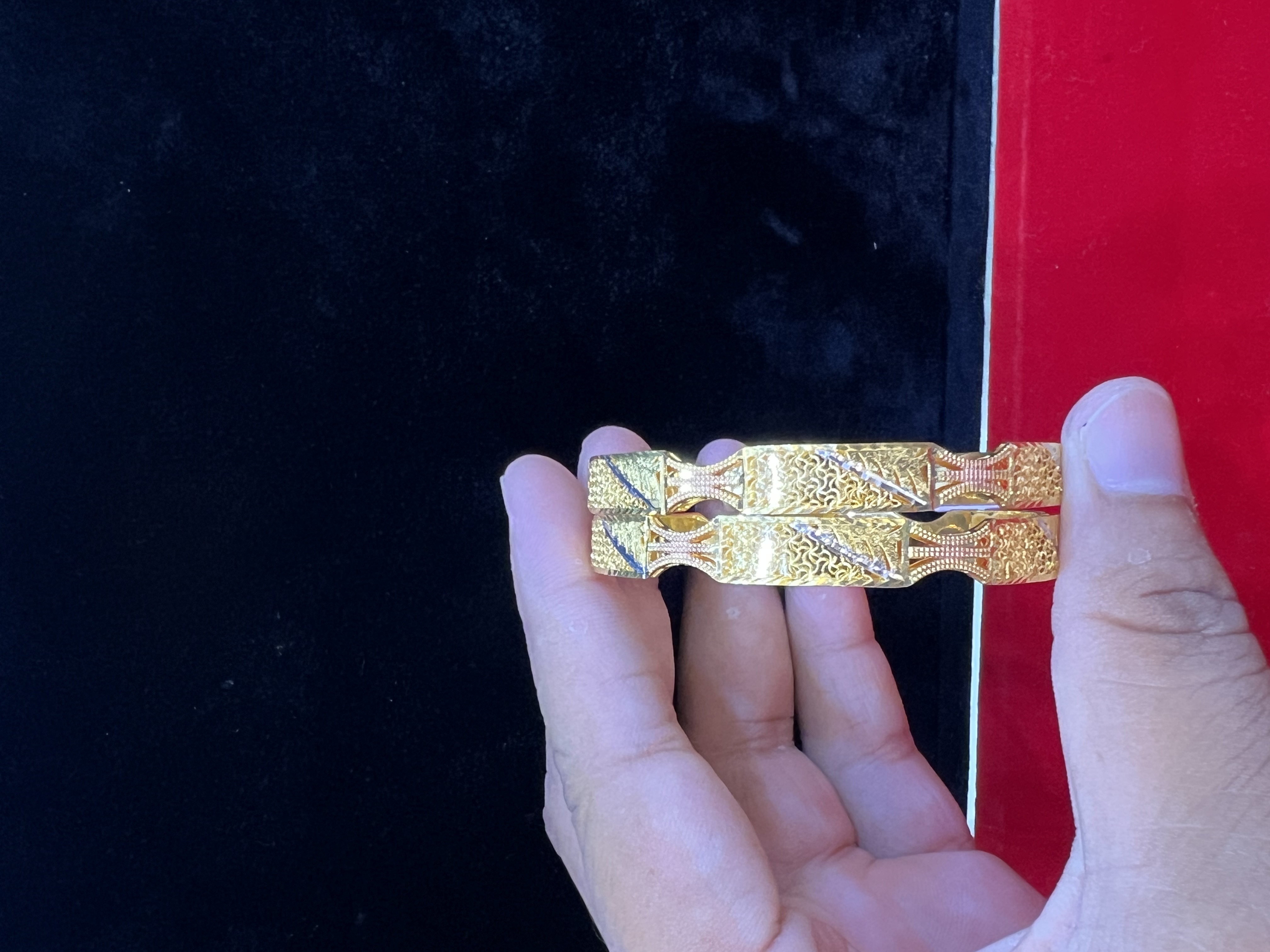 Classic Gold-Tone Textured Bangle Set – 6 Pieces - Image 5