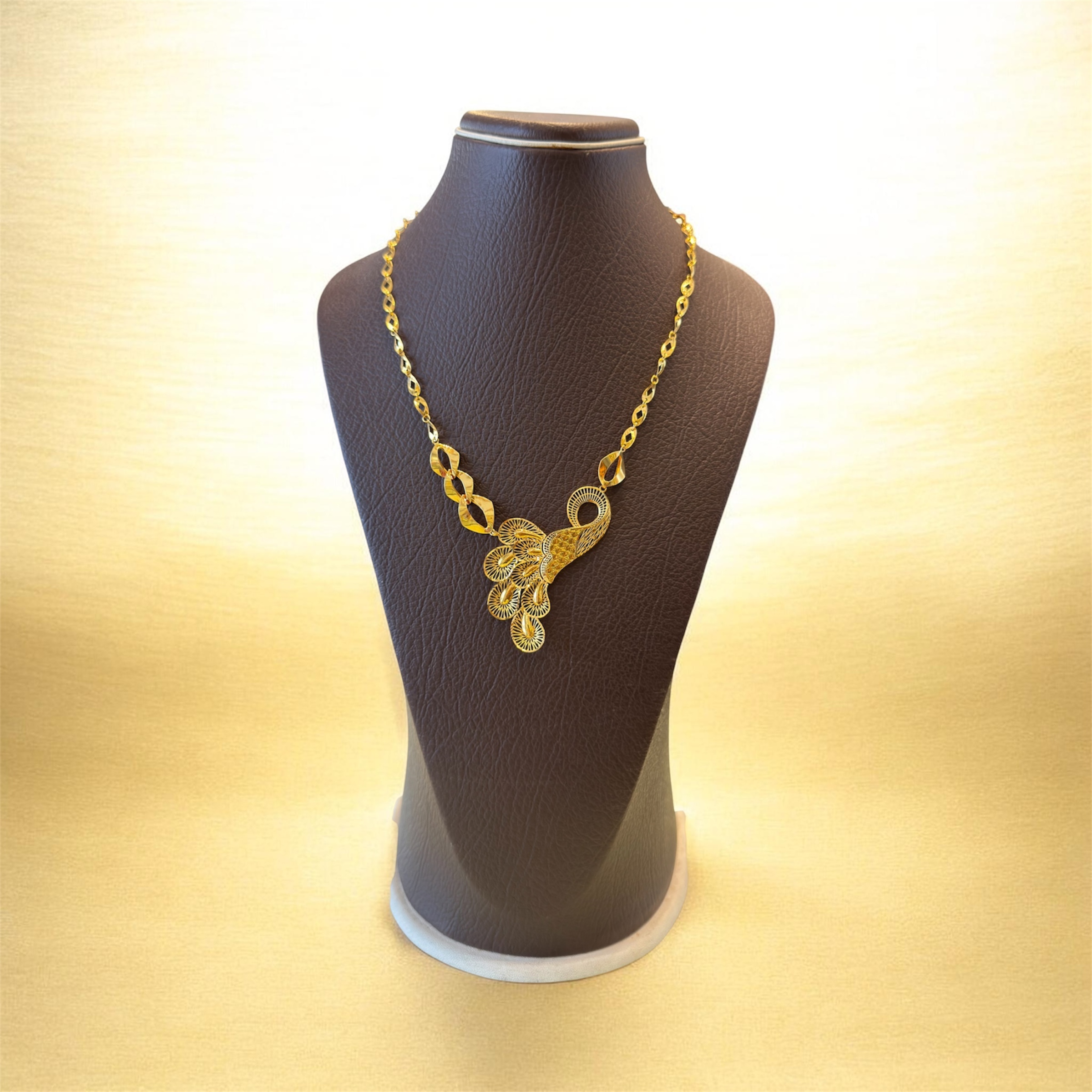 Elegant 21K Gold Peacock Filigree Necklace - Image 3