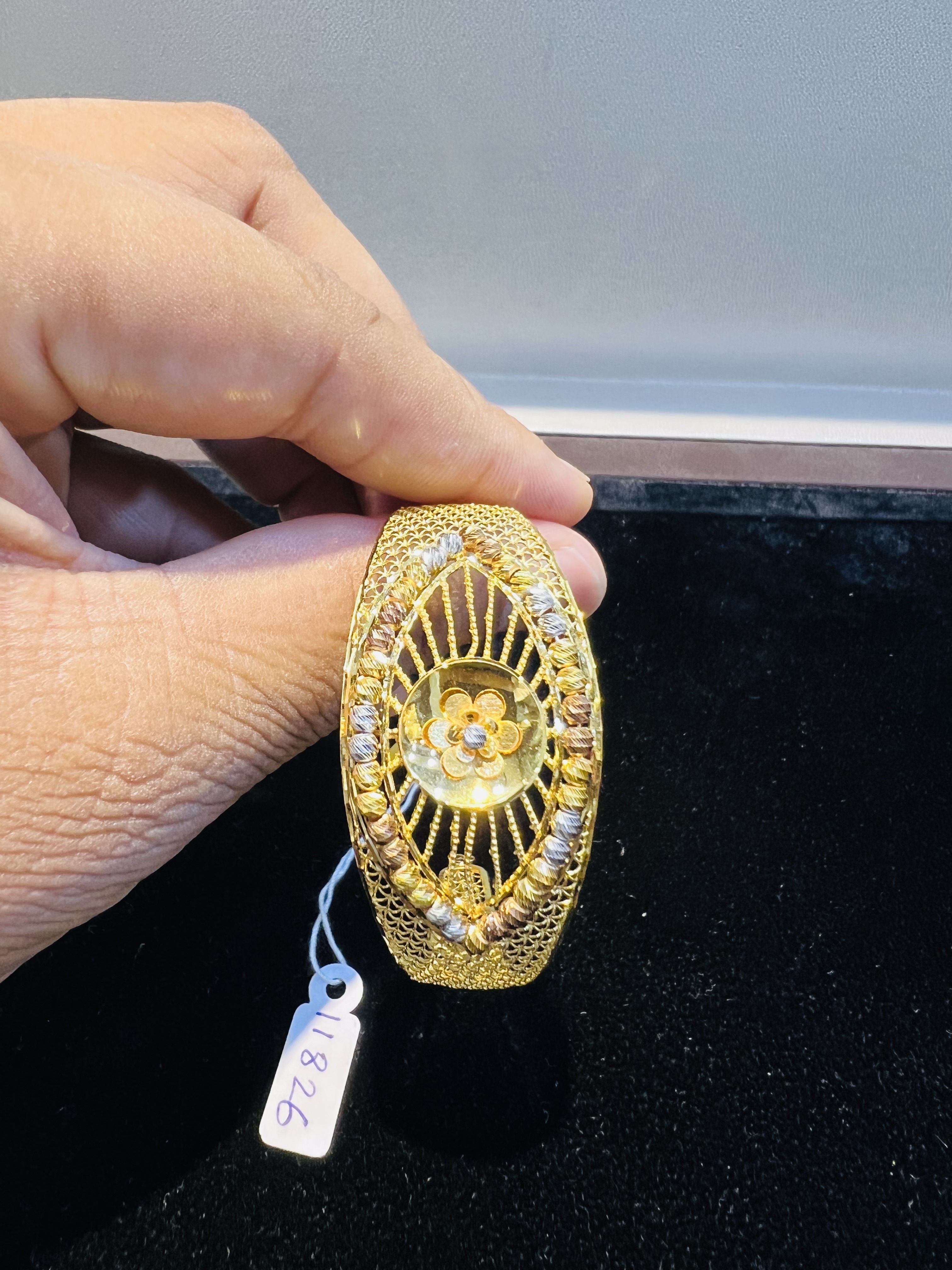 Elegant Floral Eyelet Gold Sabona - Image 5