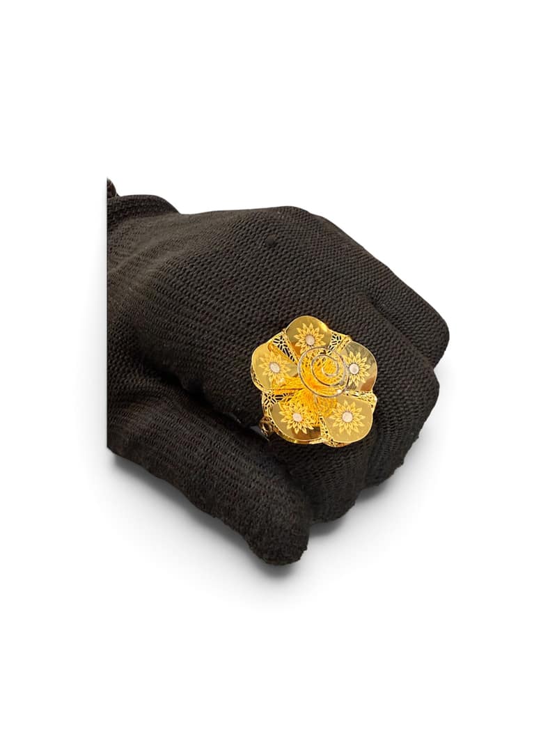 🌺 Elegant Gold Floral Cocktail Ring