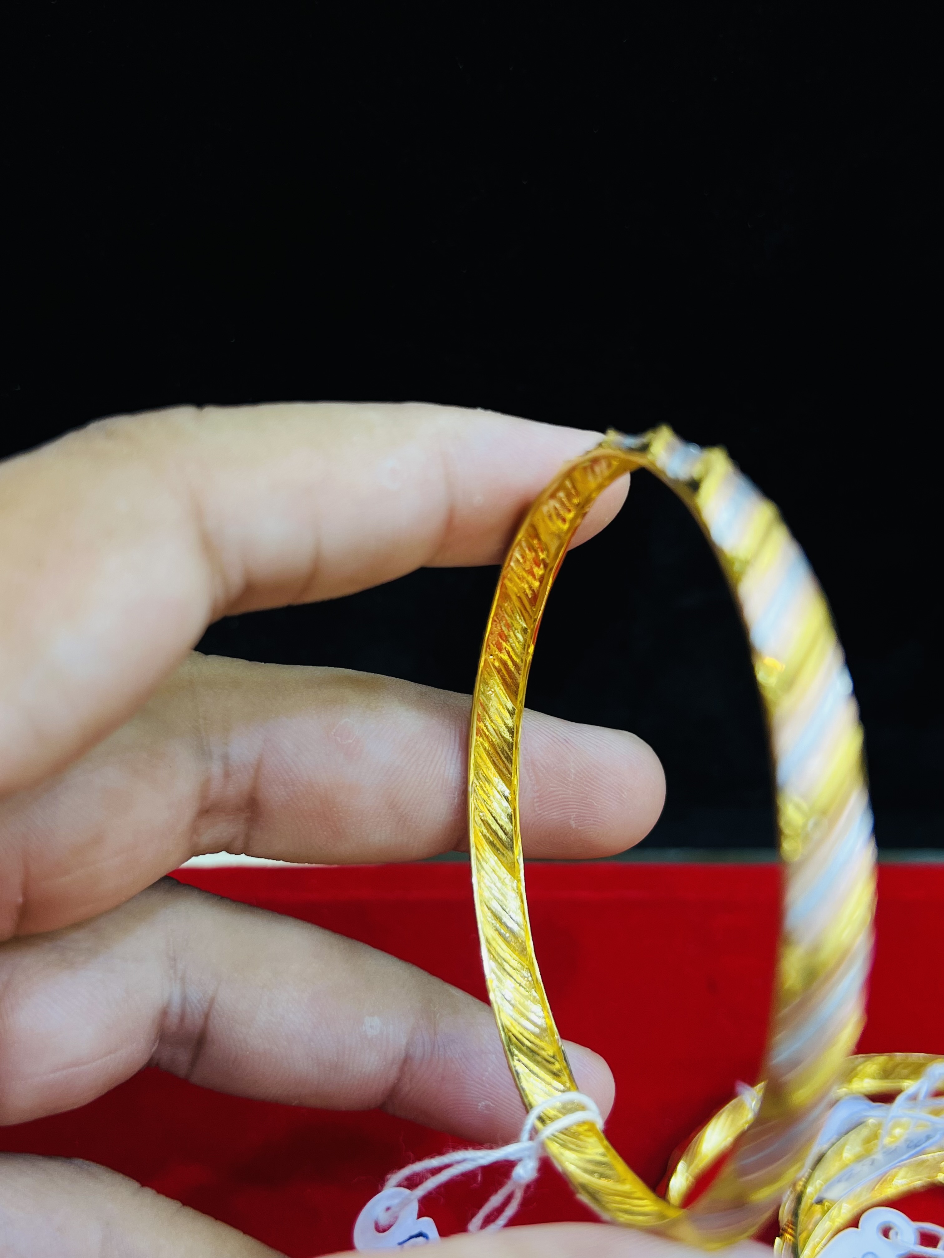 Elegant Rose Gold Twist Bangle Set – 6 Pieces - Image 4