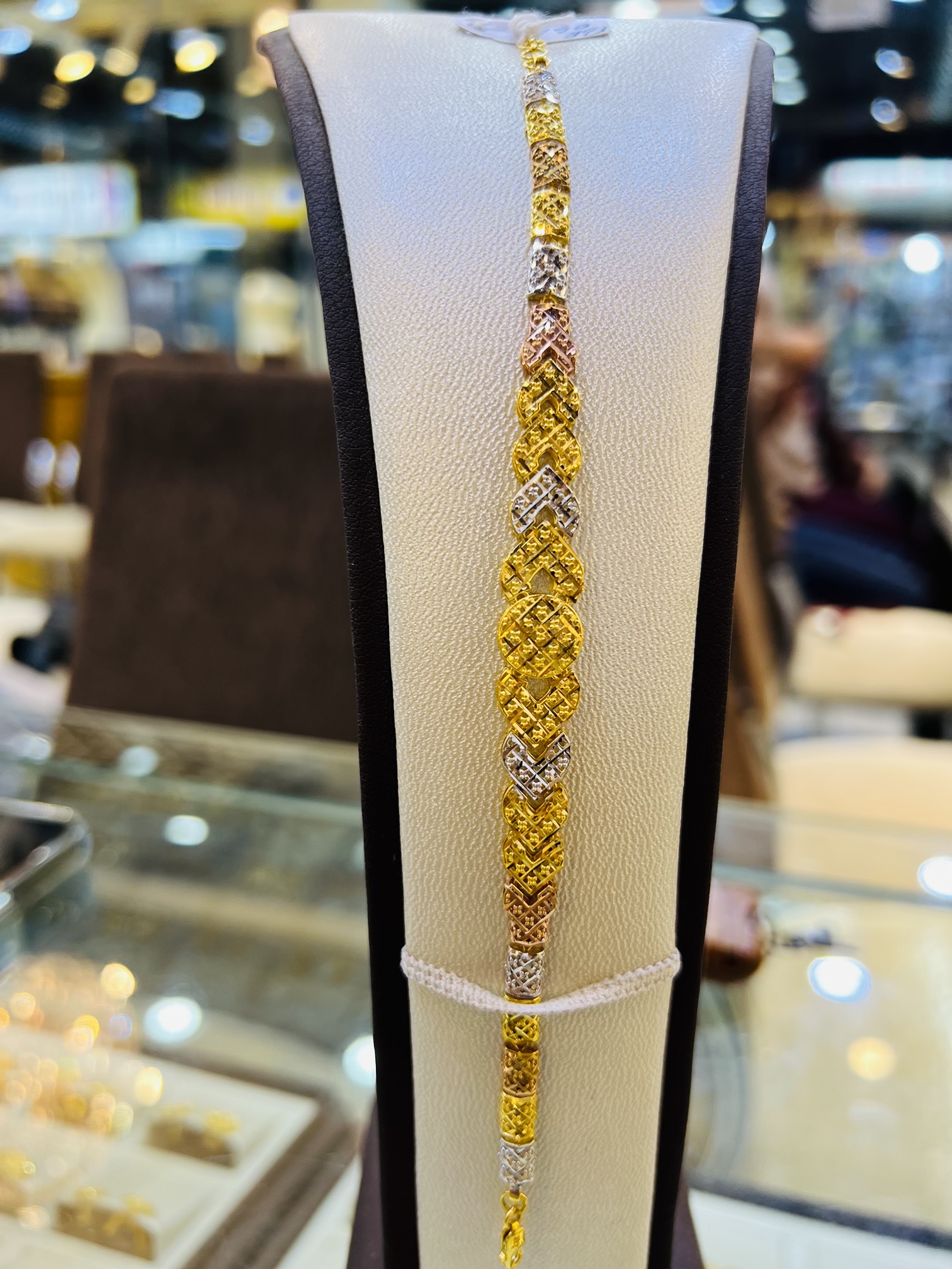 ✨ Elegant Tri-Color Gold Bracelet ✨ - Image 2