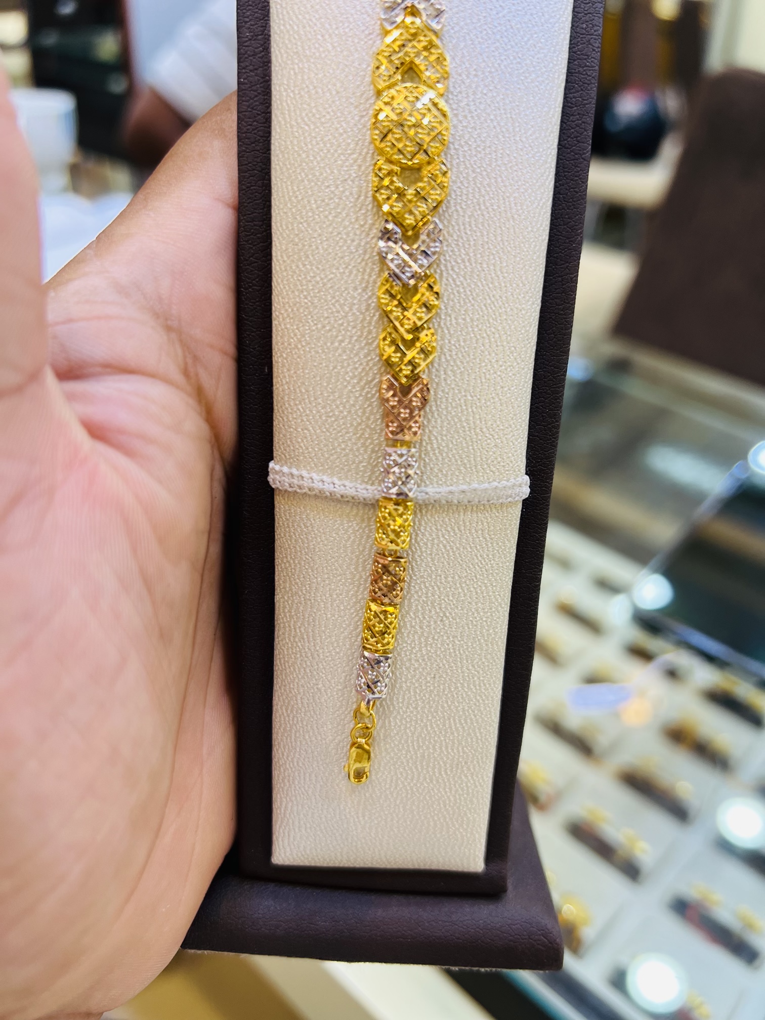 ✨ Elegant Tri-Color Gold Bracelet ✨ - Image 4