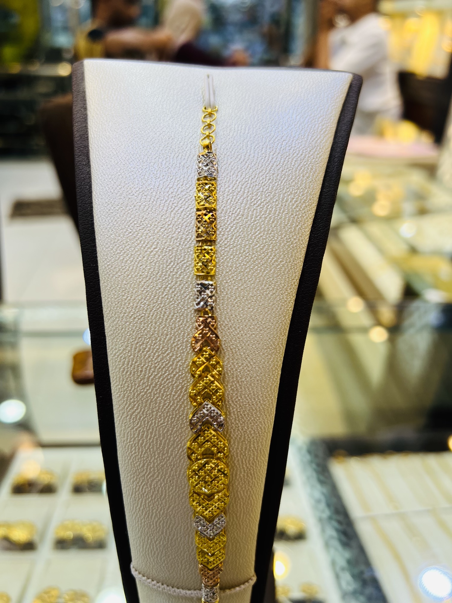 ✨ Elegant Tri-Color Gold Bracelet ✨ - Image 3