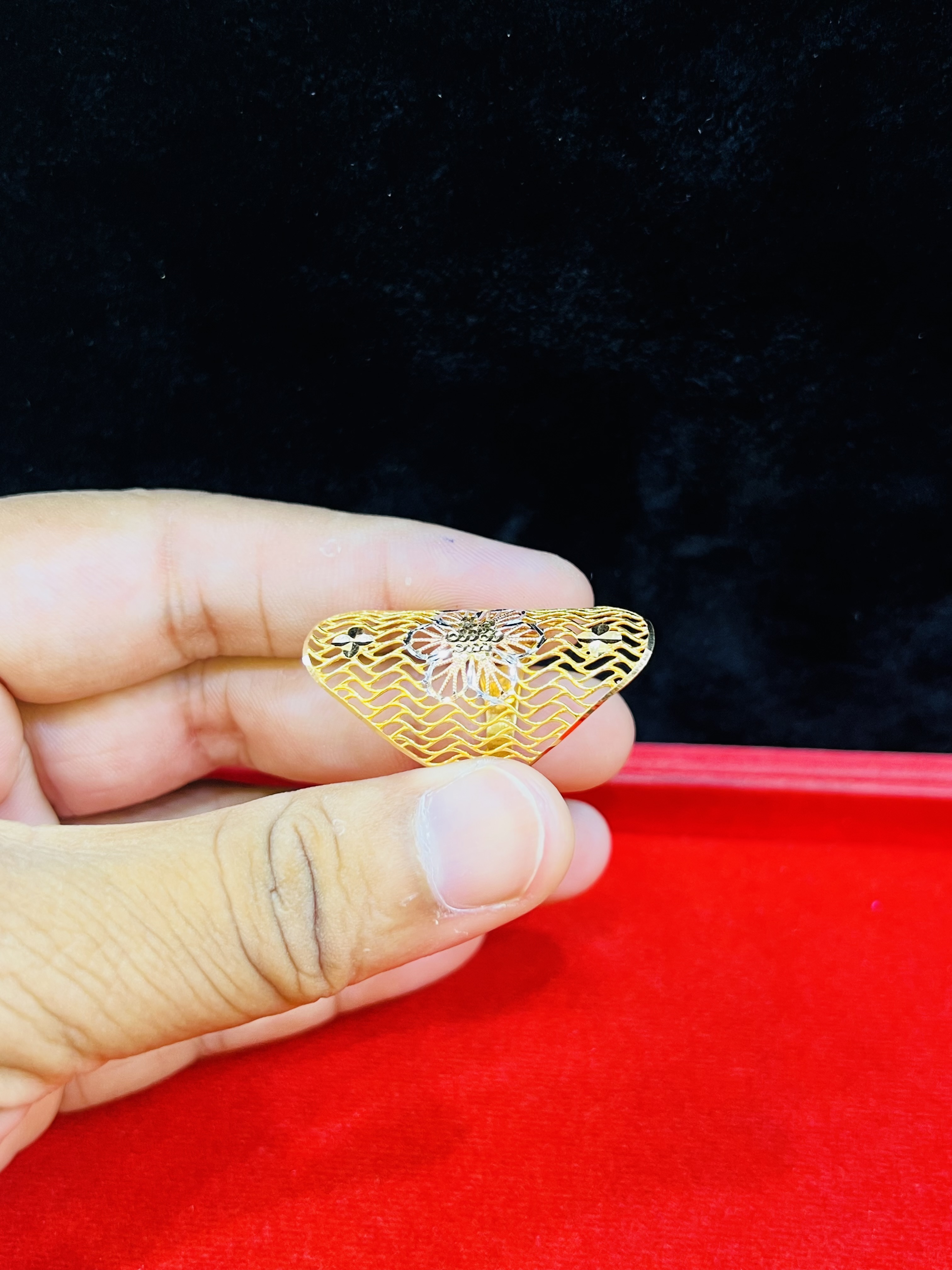 Elegant Tri-Tone Floral Filigree Statement Ring – Adjustable Design - Image 3