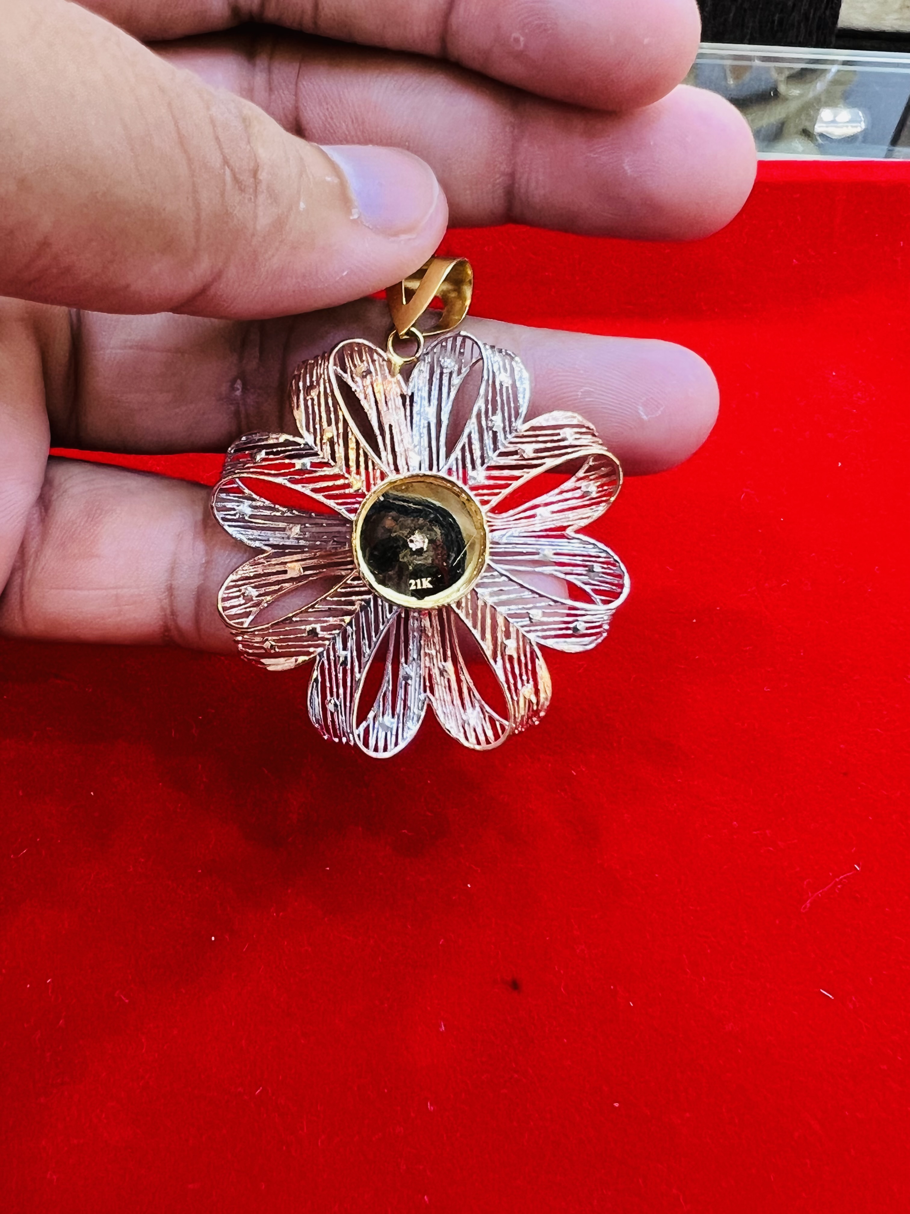 Elegant Tri Colour Flower Pendant - Image 3