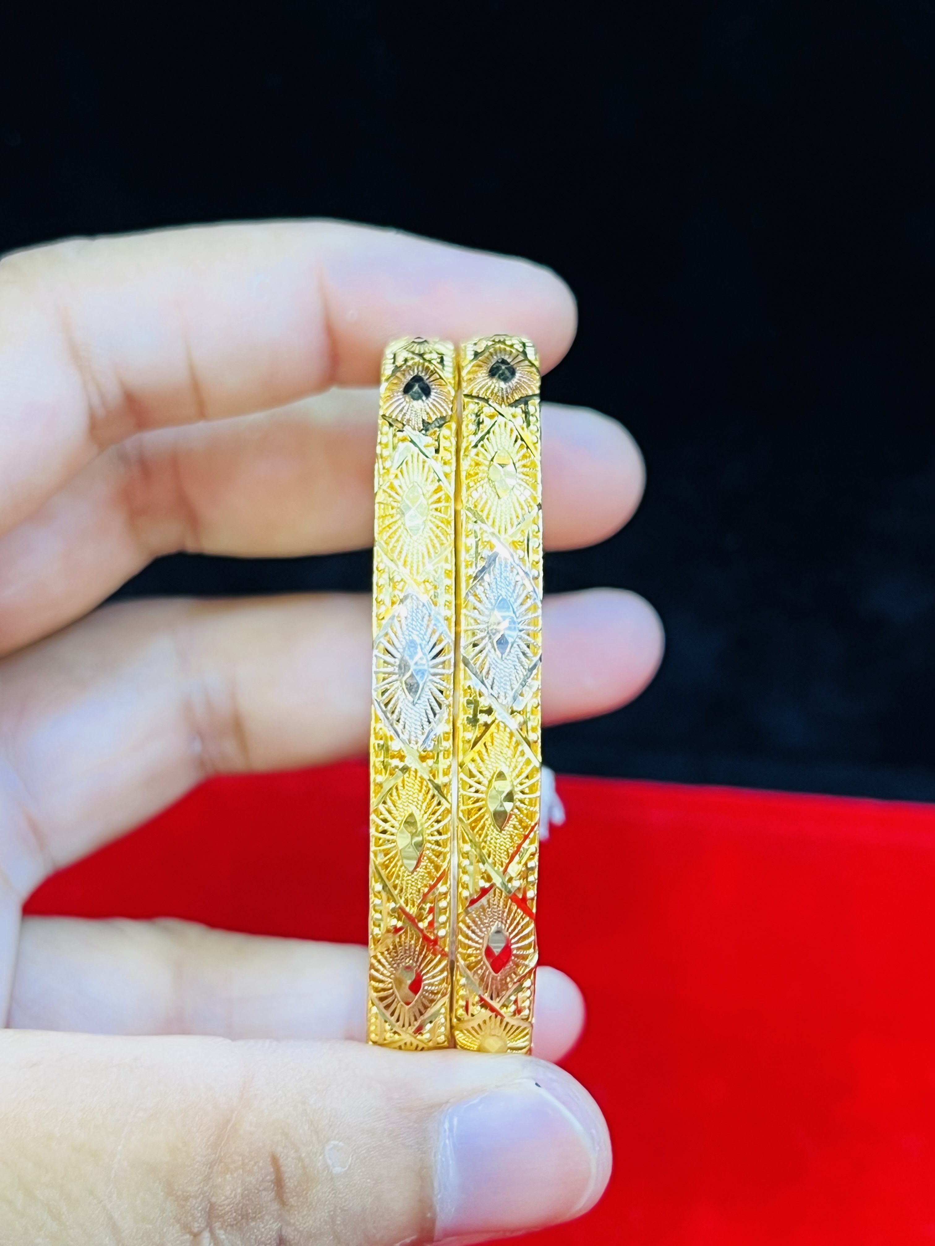 Elegant Tri-Tone Textured Bangle Set – 6 Pieces - Image 5