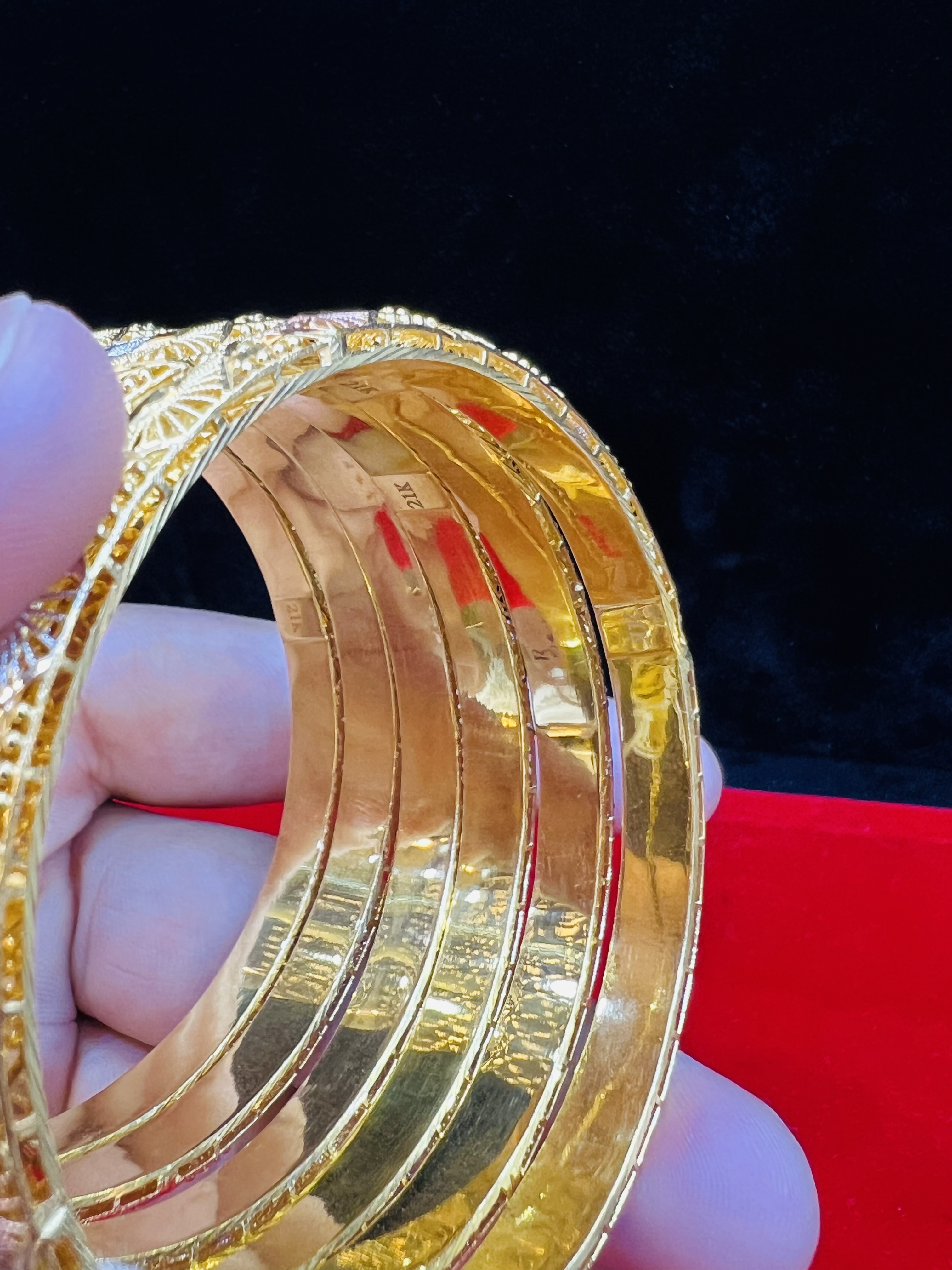 Elegant Tri-Tone Textured Bangle Set – 6 Pieces - Image 3