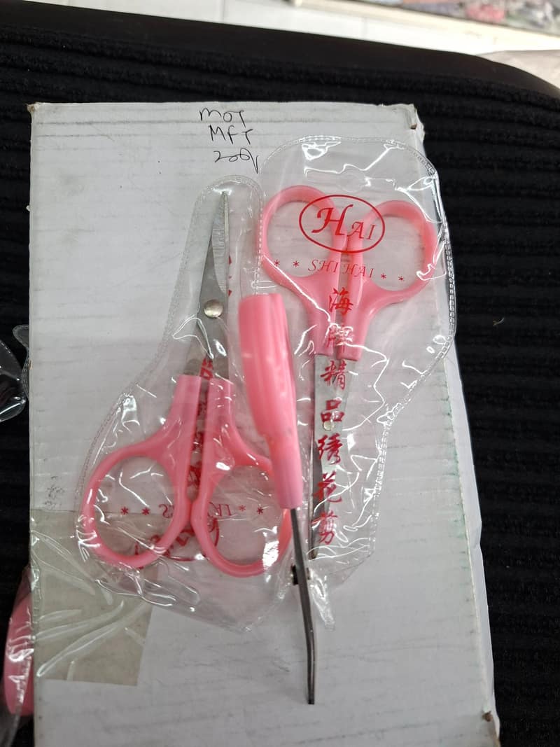 Embroidery scissors
