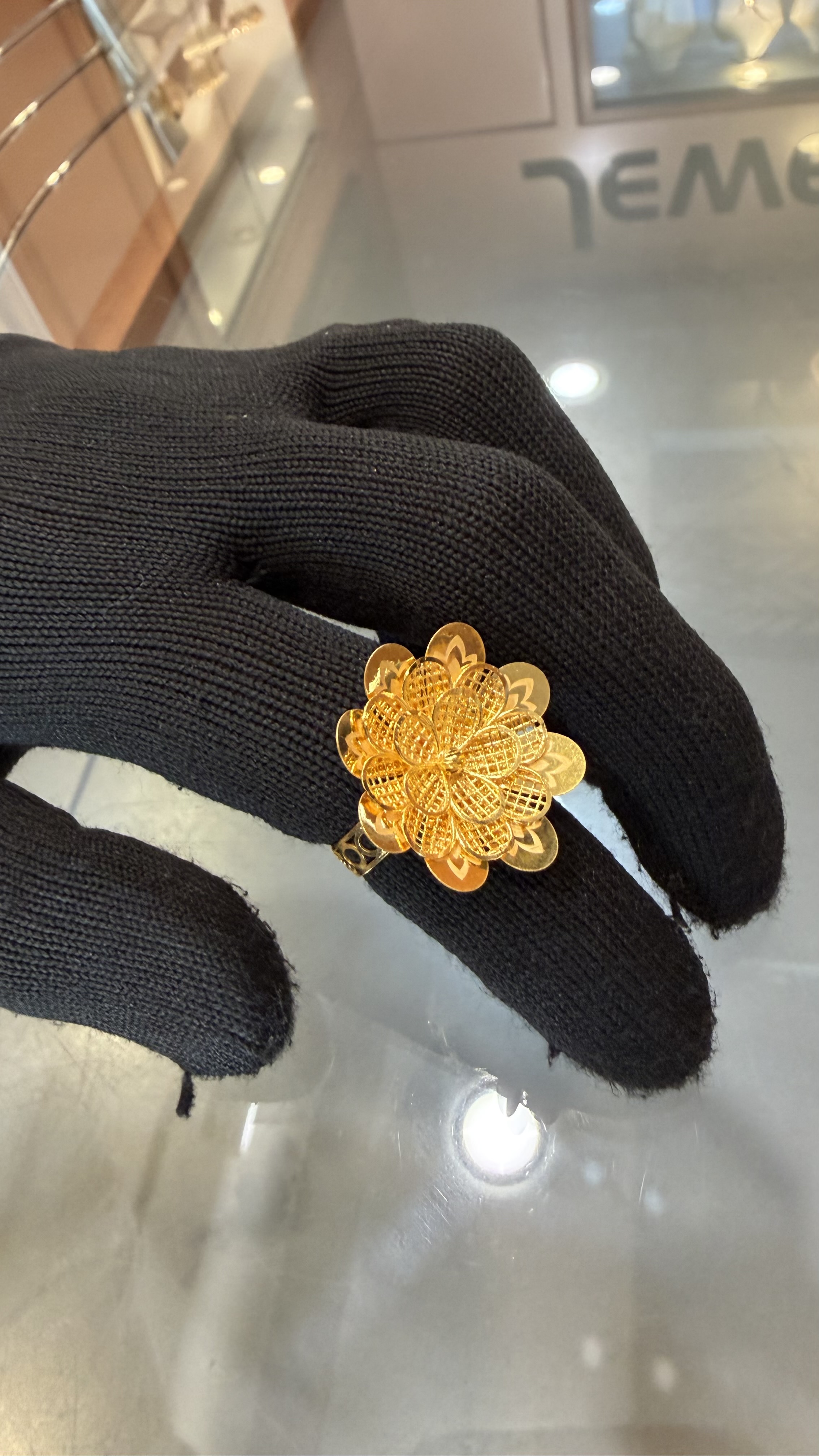 🪷 Exquisite Gold Filigree Lotus Bloom Ring - Image 2
