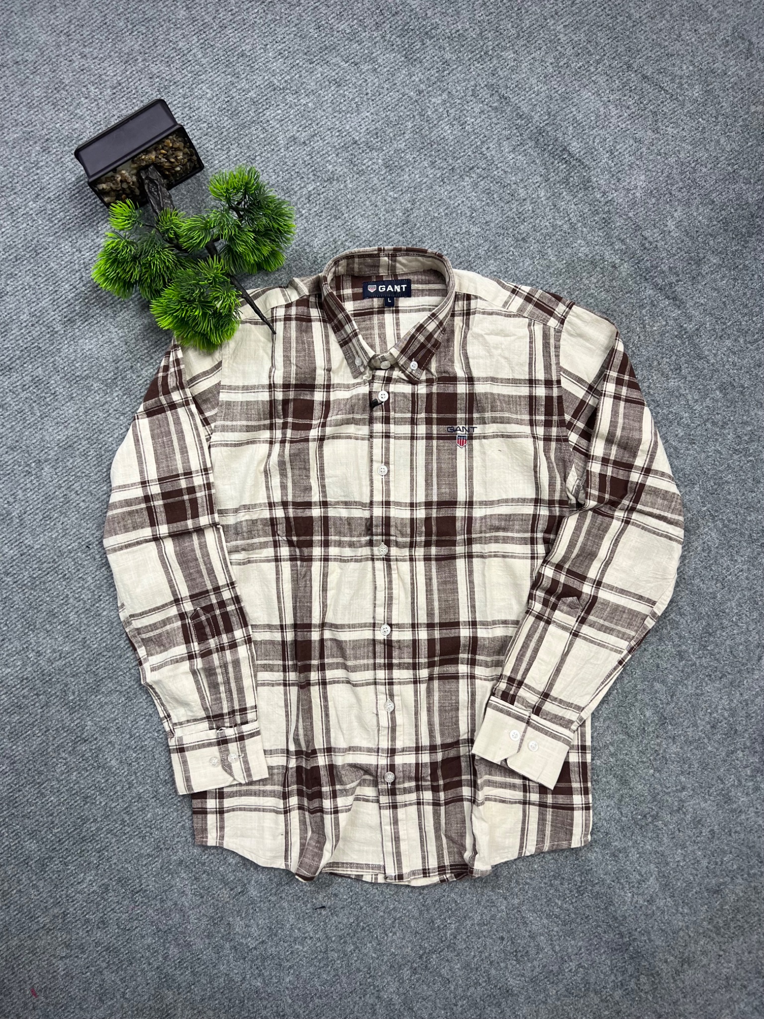 Full sleeve check shirt with neck button - Image 4