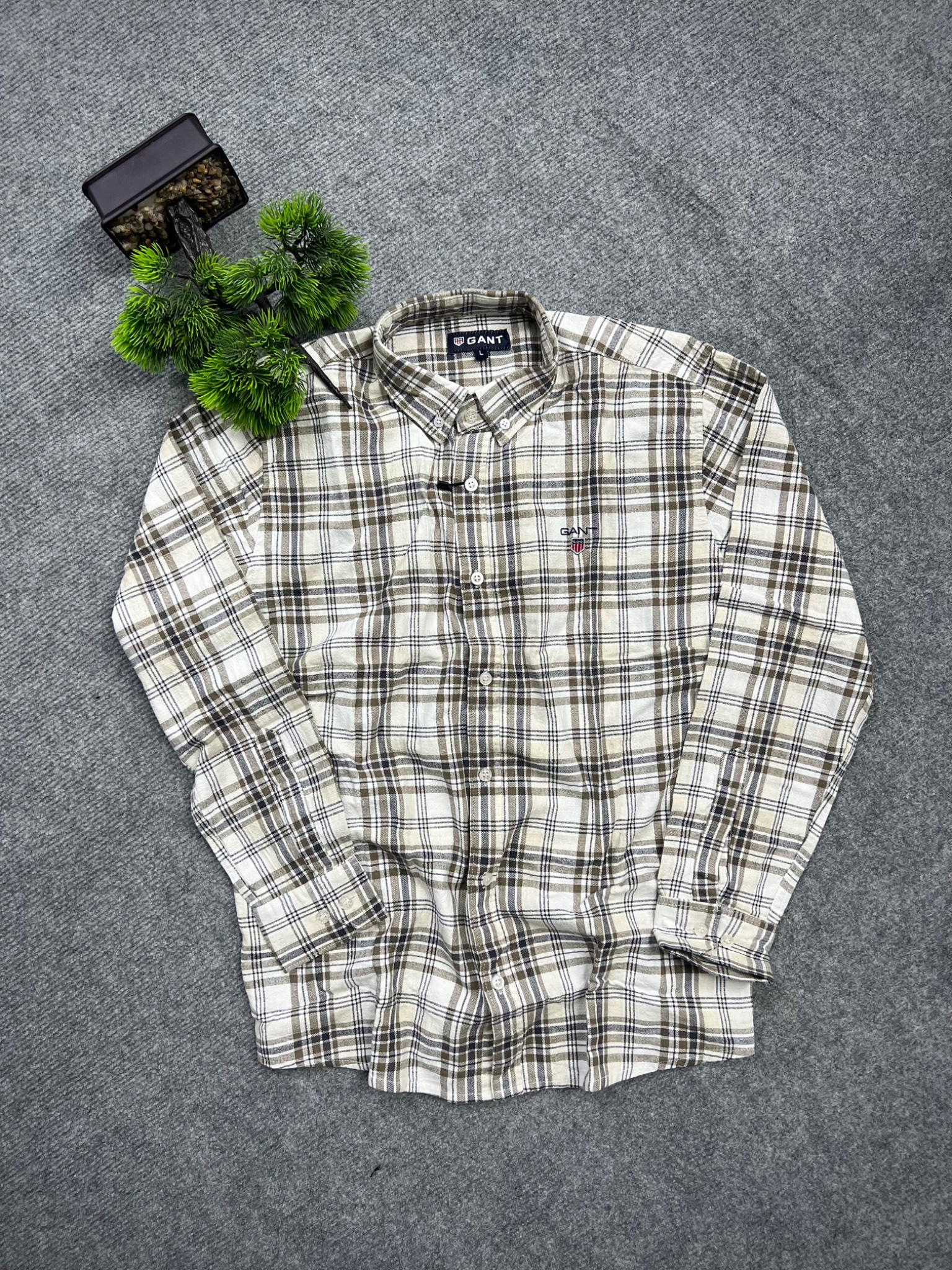 Full sleeve check shirt with neck button - Image 5