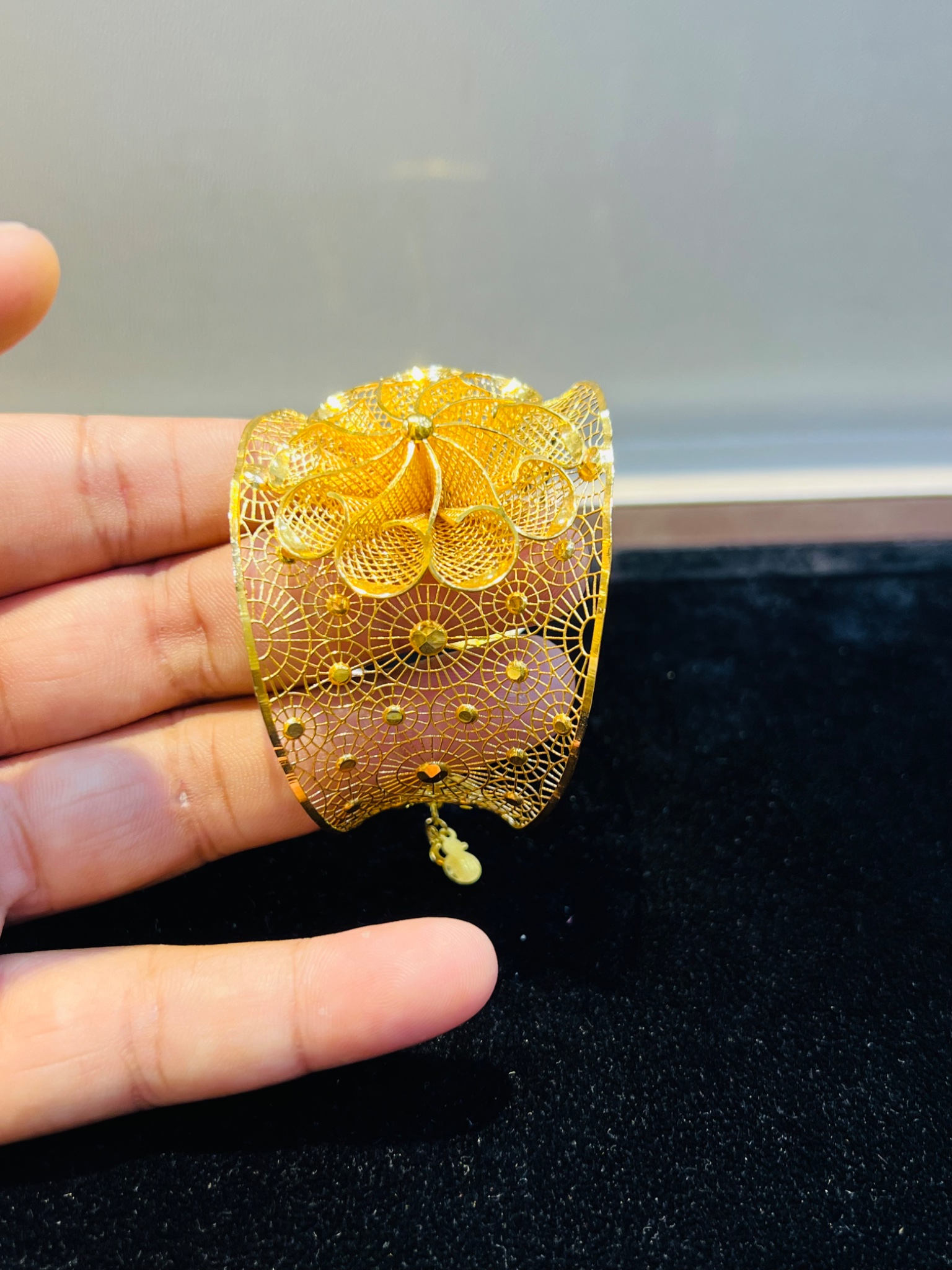 Golden Bloom Flower Sabona - Image 3