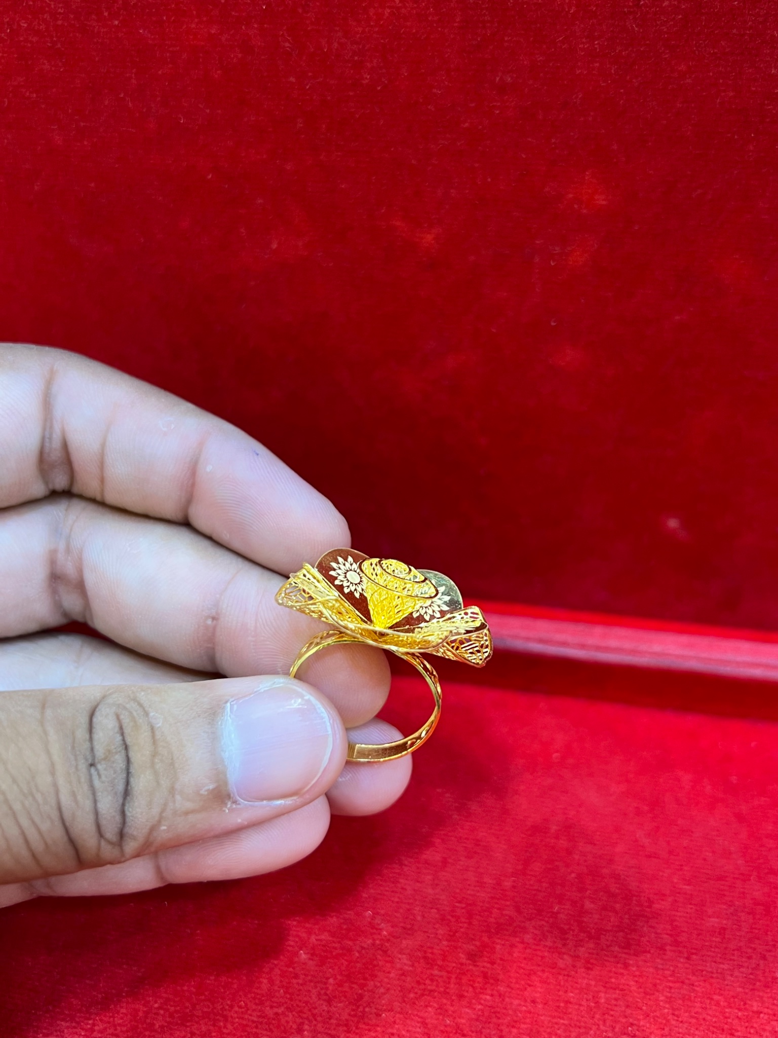 Luxury Gold Rose Statement Ring – Adjustable Floral Design - Image 4