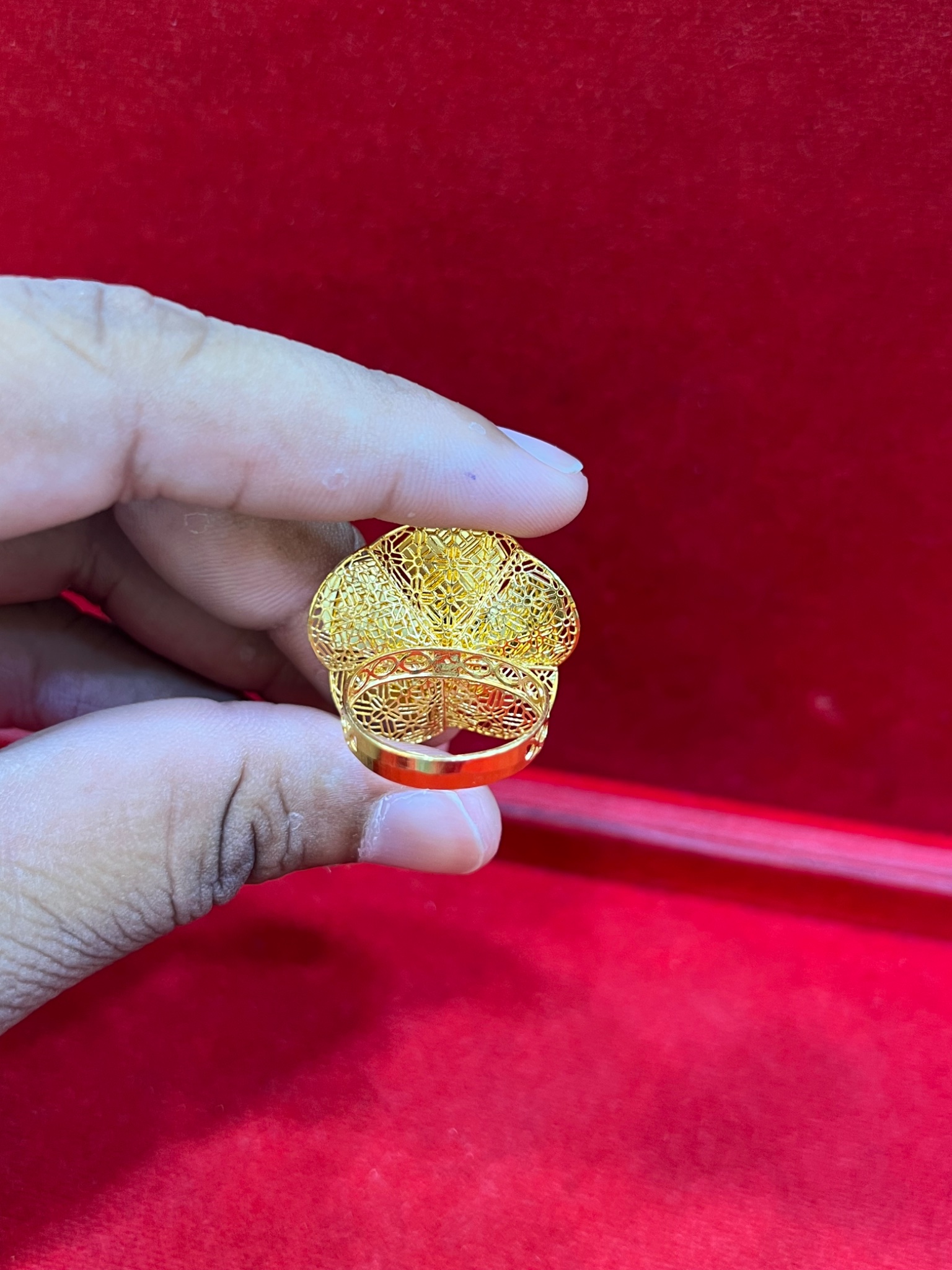 Luxury Gold Rose Statement Ring – Adjustable Floral Design - Image 3