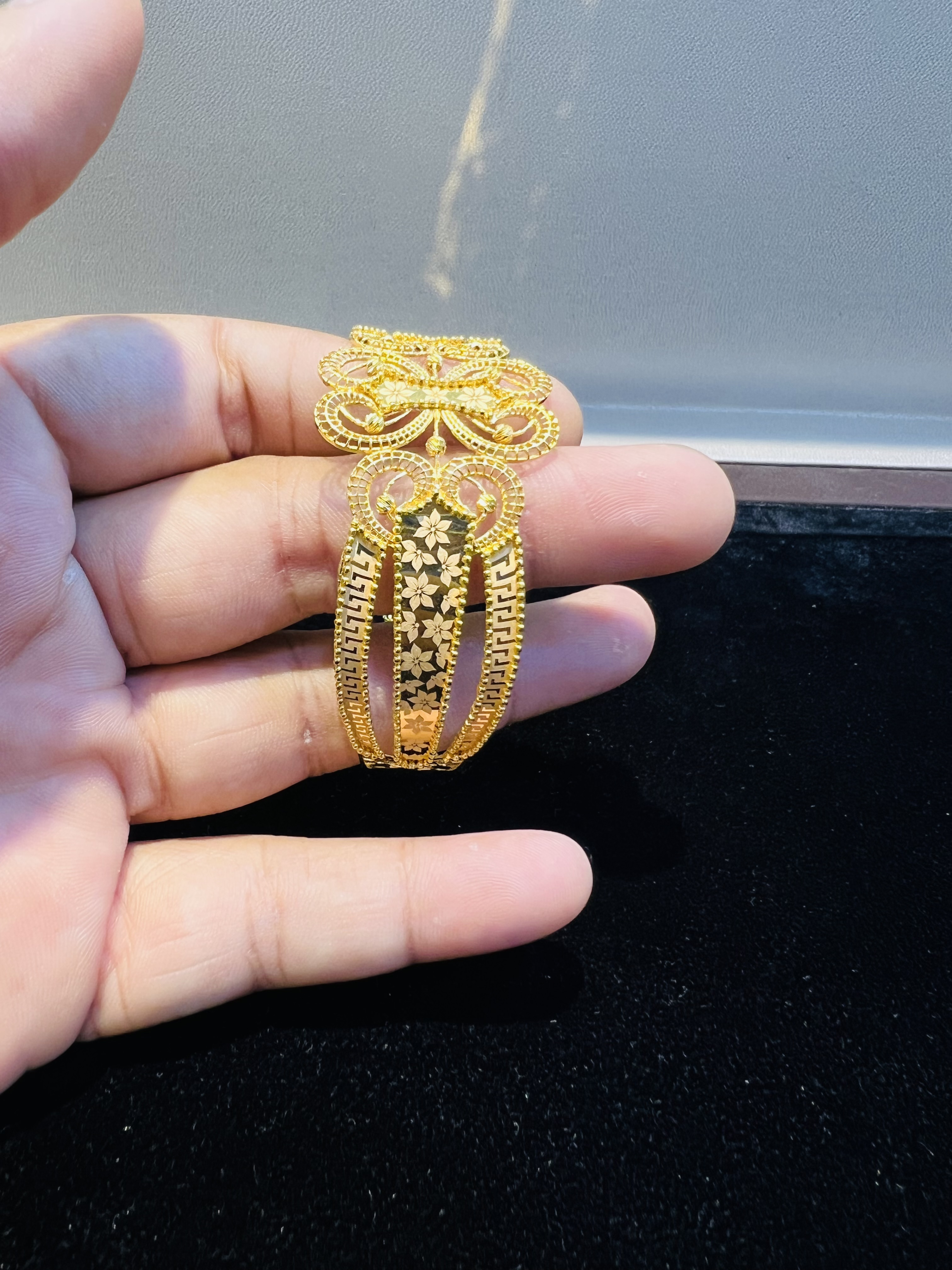 Regal Scrollwork Floral Gold Sabona - Image 2