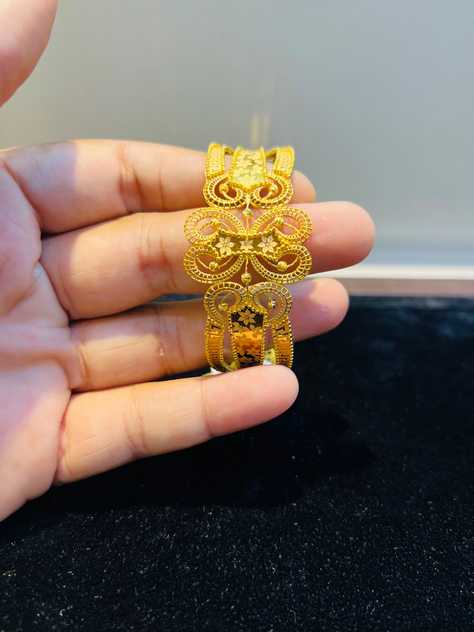 Regal Scrollwork Floral Gold Sabona - Image 3