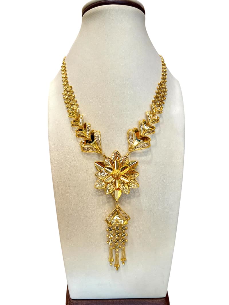 👑 Royal Blossom Gold Necklace
