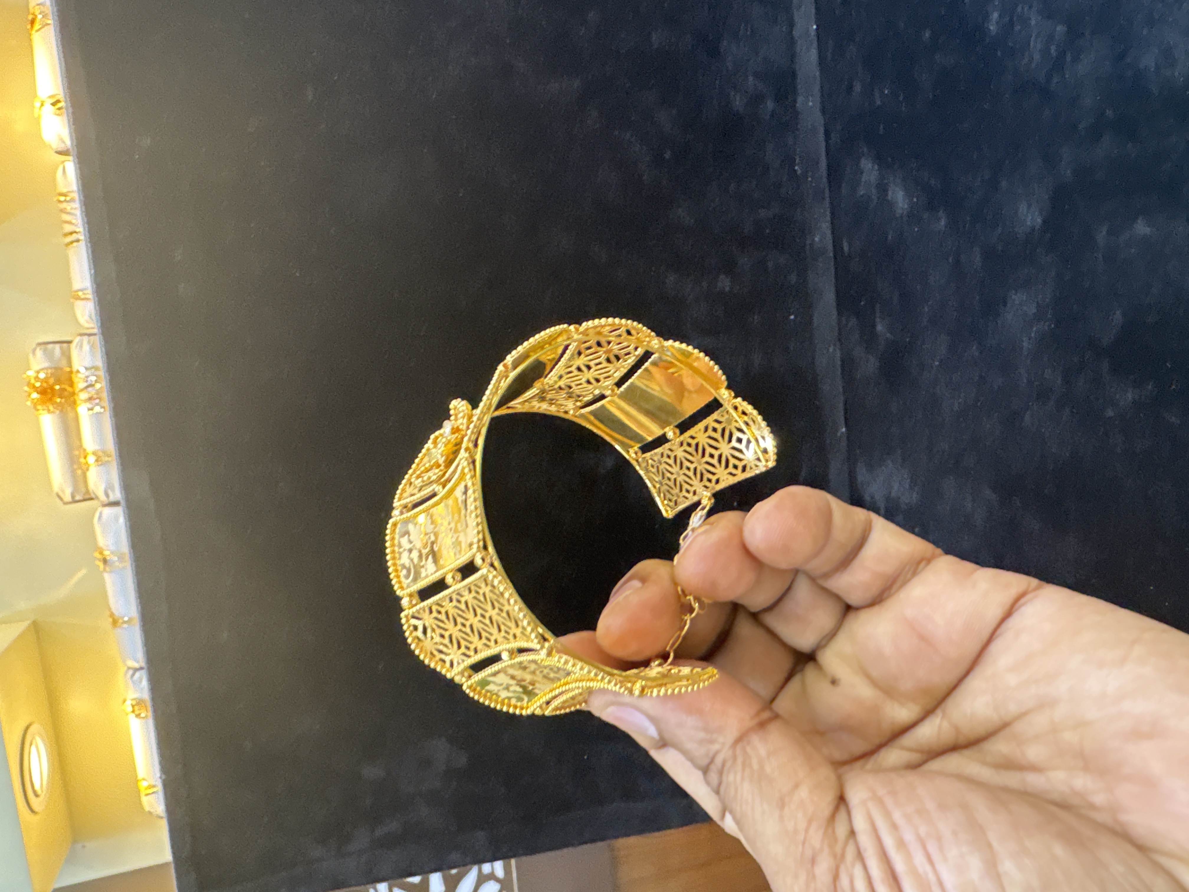 Royal Filigree Gold Sabona Cuff - Image 2