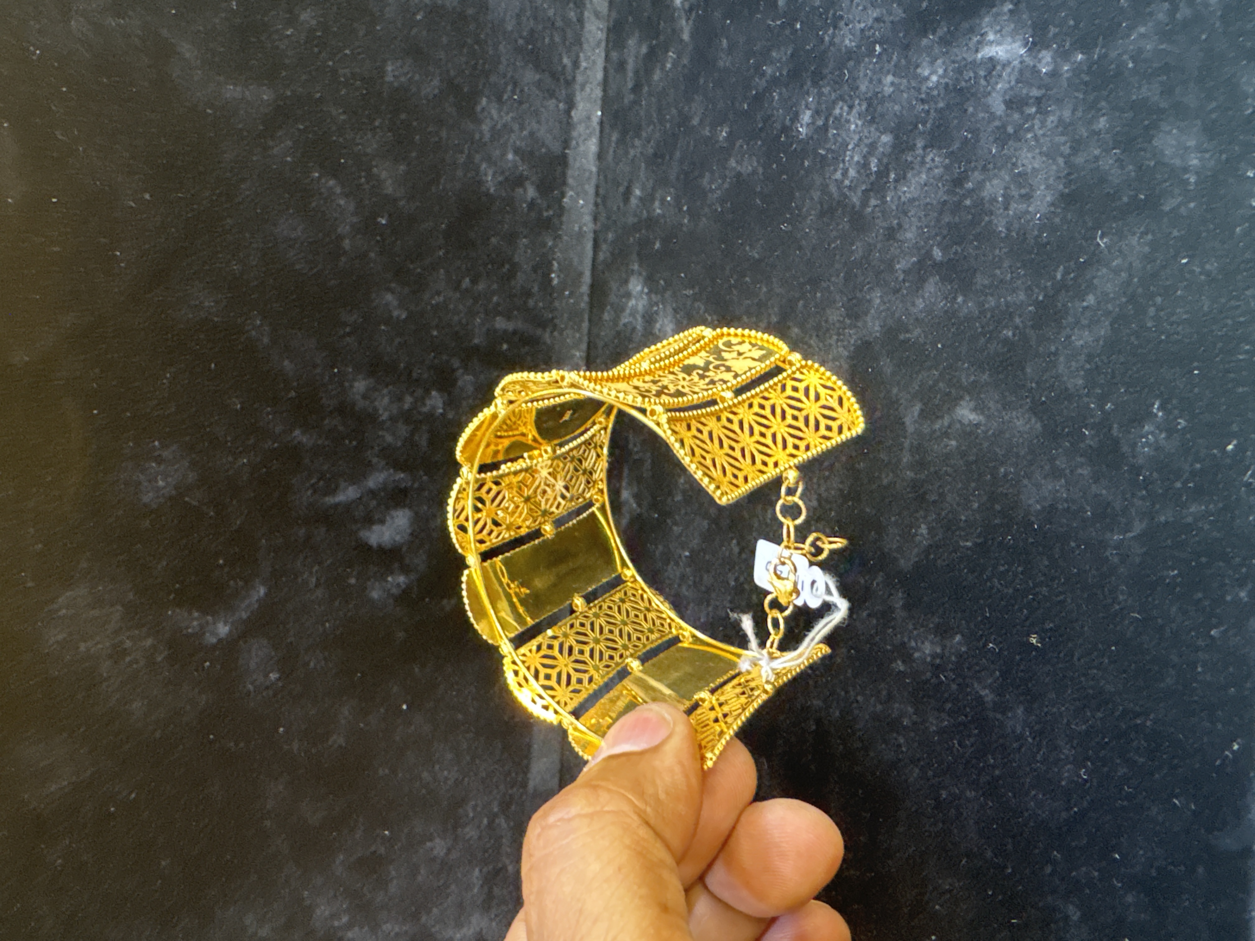 Royal Filigree Gold Sabona Cuff - Image 3