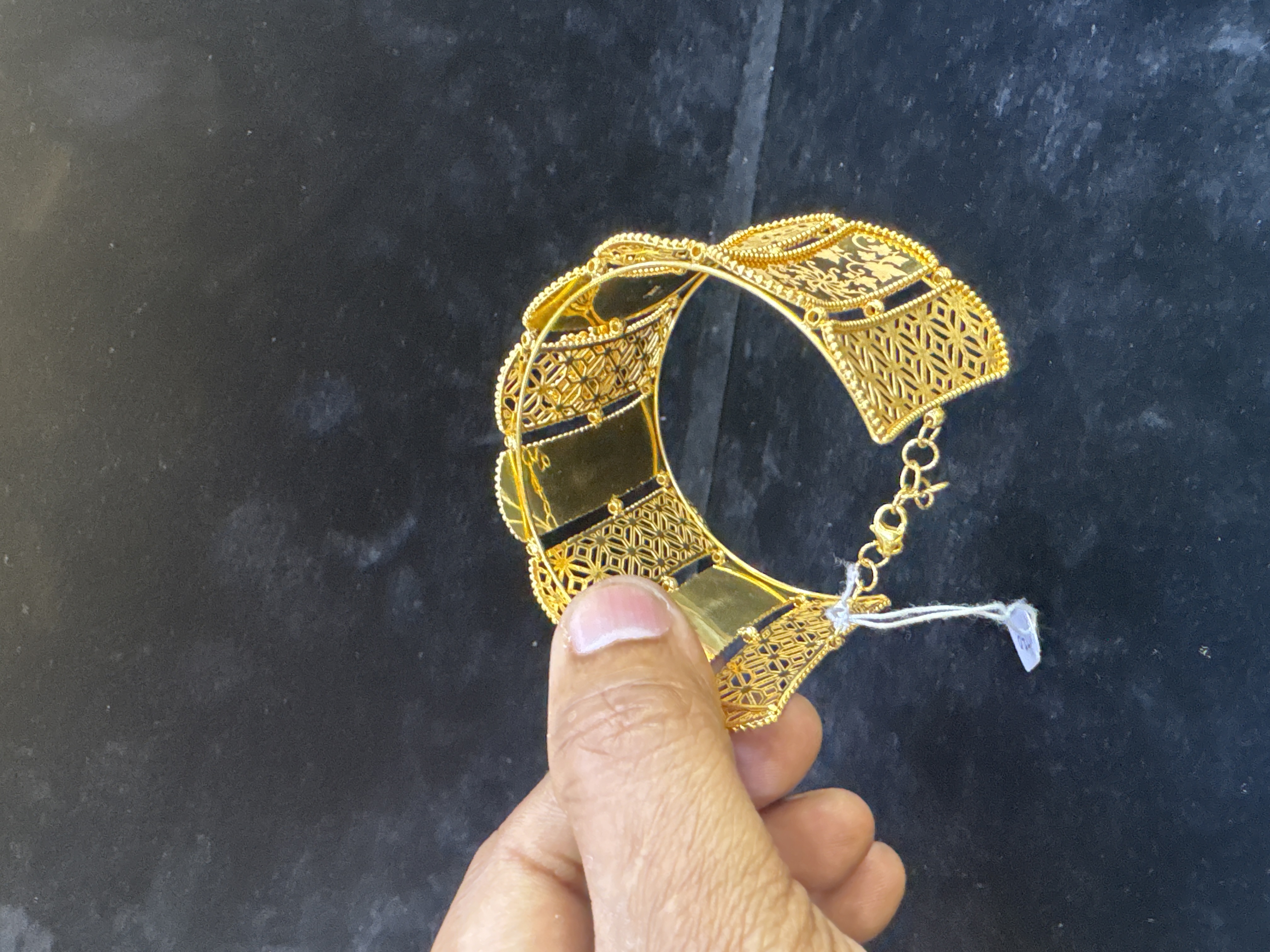 Royal Filigree Gold Sabona Cuff - Image 4