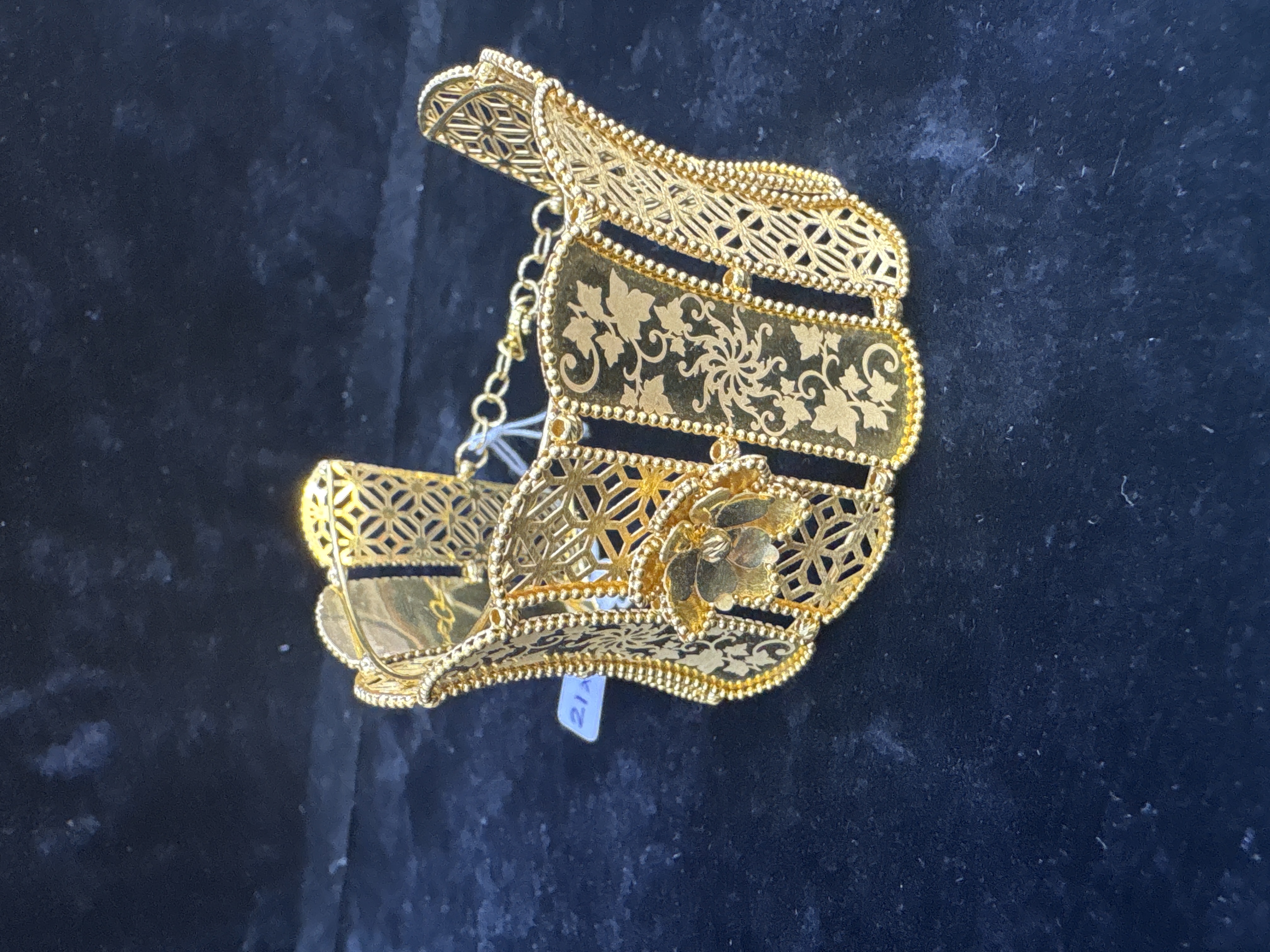 Royal Filigree Gold Sabona Cuff - Image 5