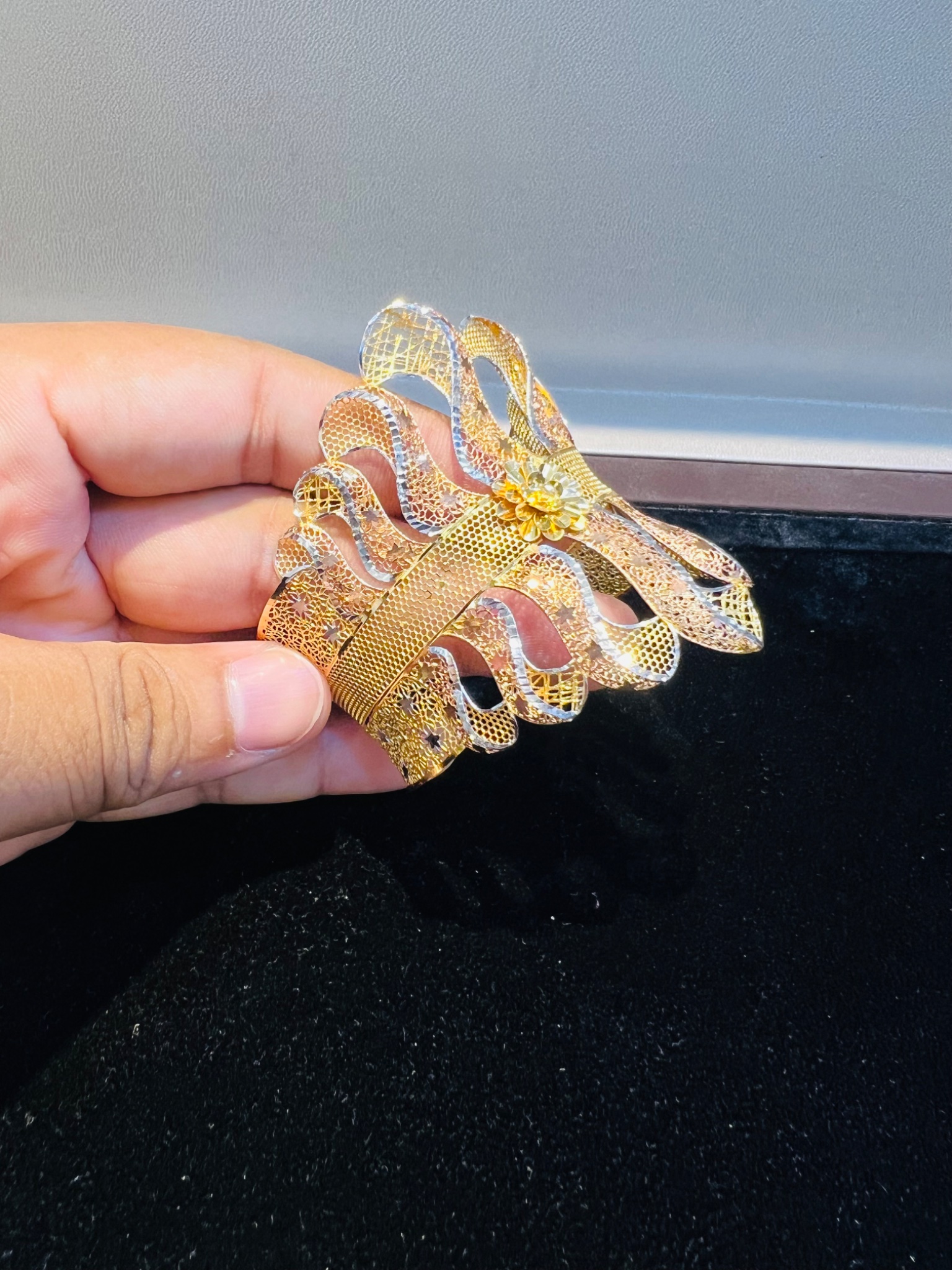 Royal Wave Dual-Tone Filigree Gold Sabona - Image 3
