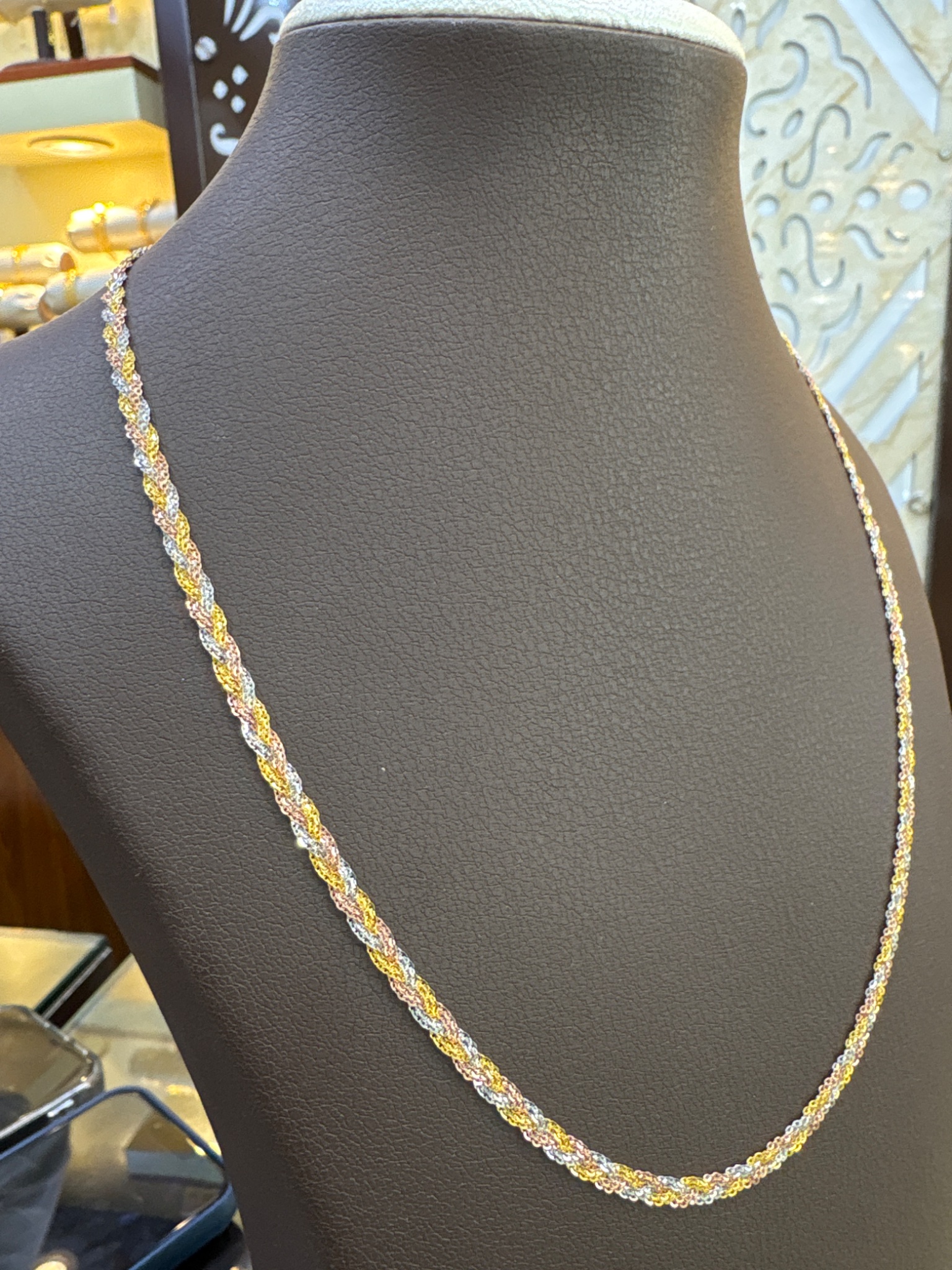 Tri-Color Twisted Gold Chain Necklace – Elegant Three-Tone Design - Image 4