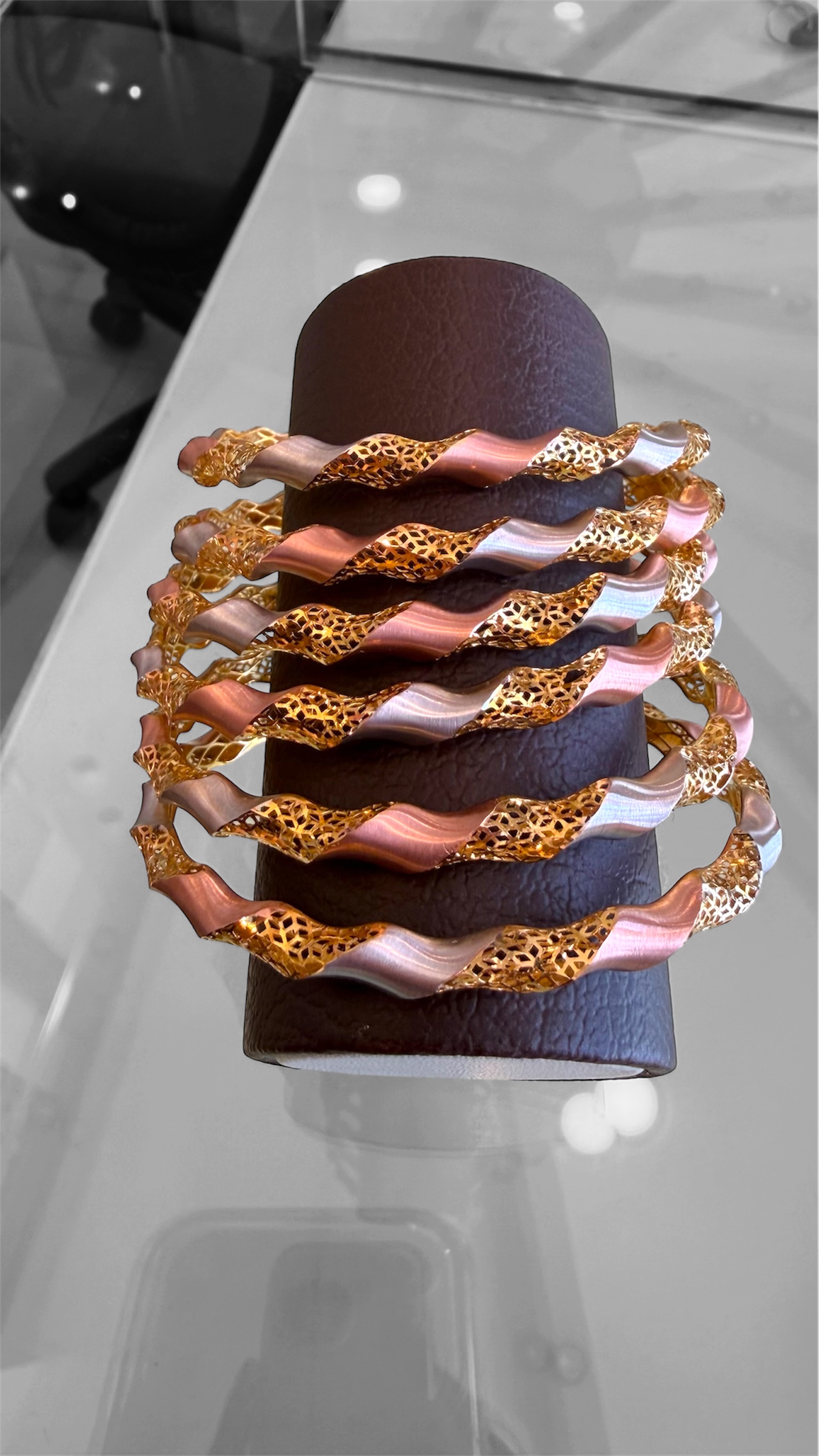 Twisted Multi-Toned Gold Bangles with Intricate Filigree Details - Image 2
