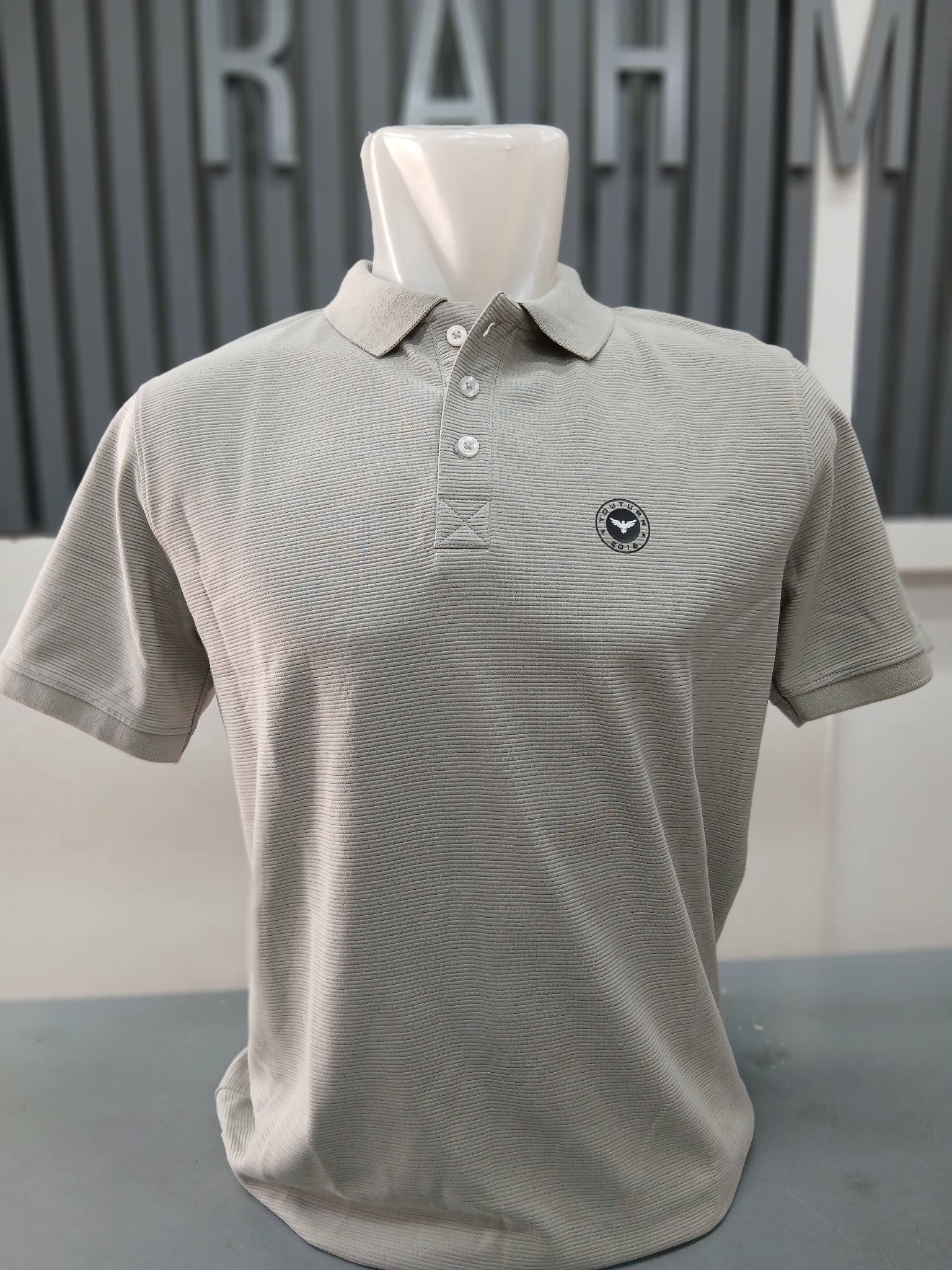 YOUTURN COLLAR T-SHIRT - Image 4